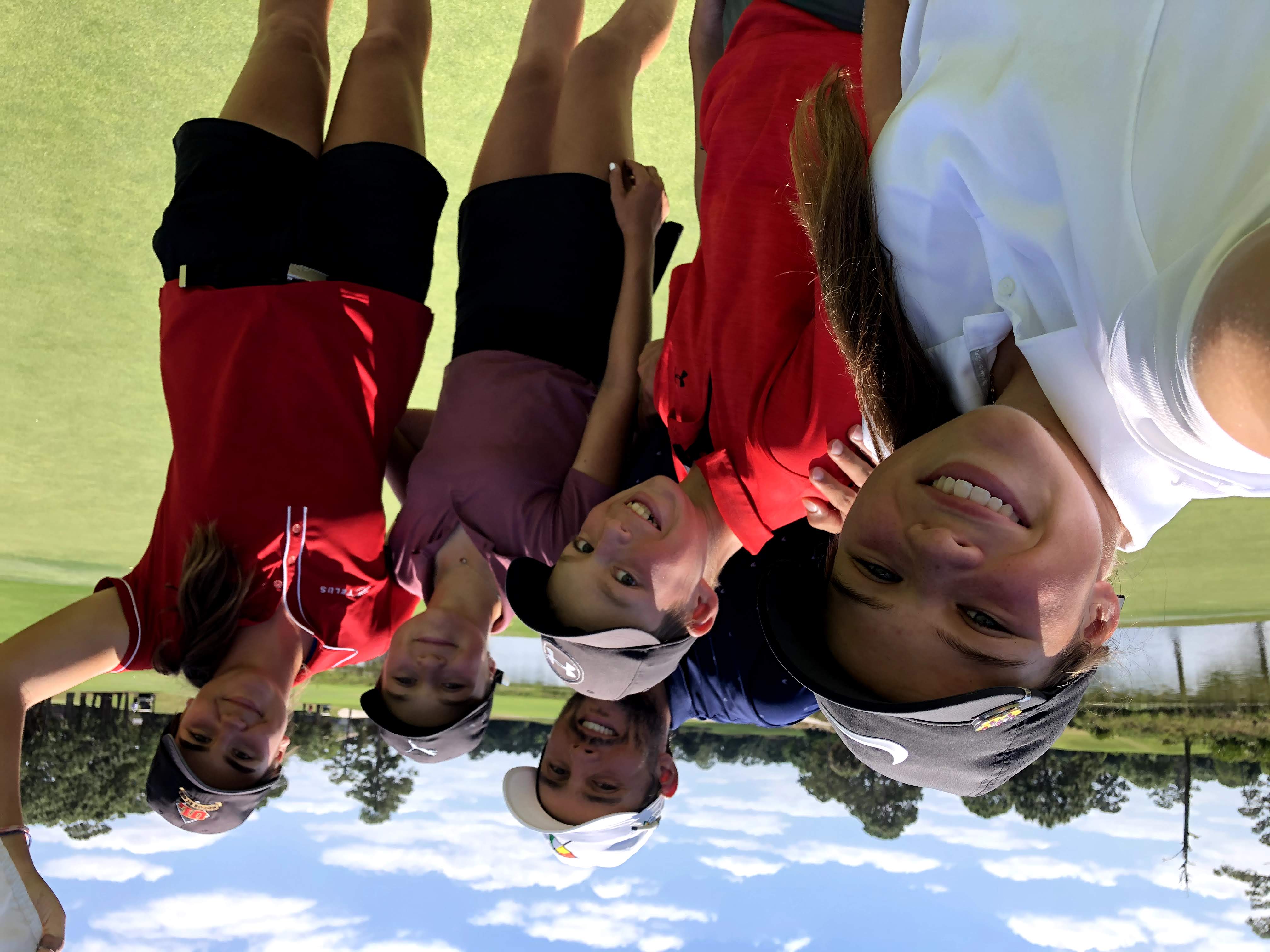 Équipe sur le green – cohésion et plaisir